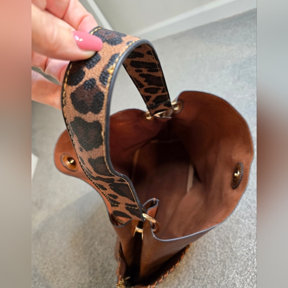 Faux Leather Animal Print Roomy Trendy Stylish Great Condition Shoulder Bag - Picture 10 of 10